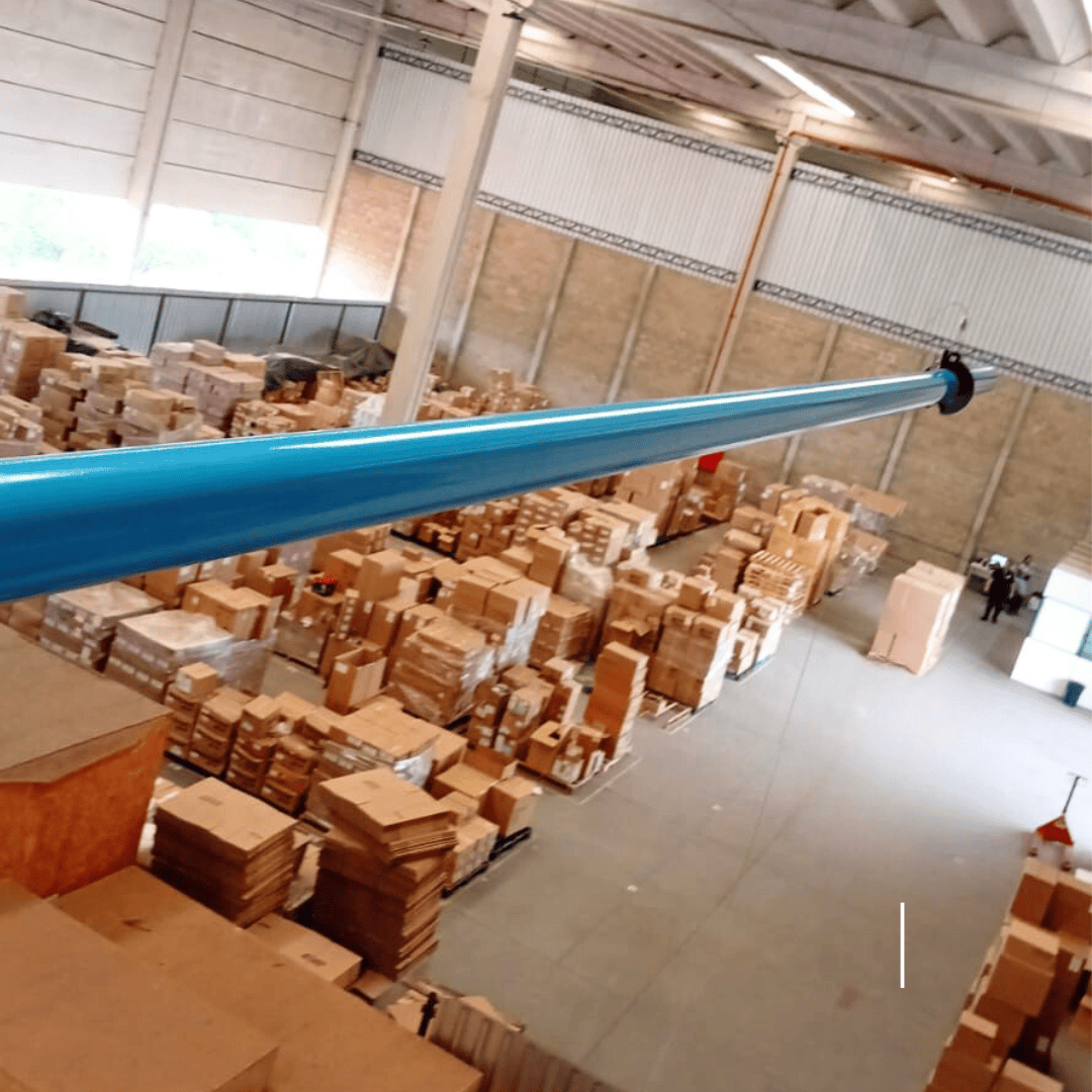 Rede de ar comprimido em alumínio instalada em ambiente industrial com linhas organizadas